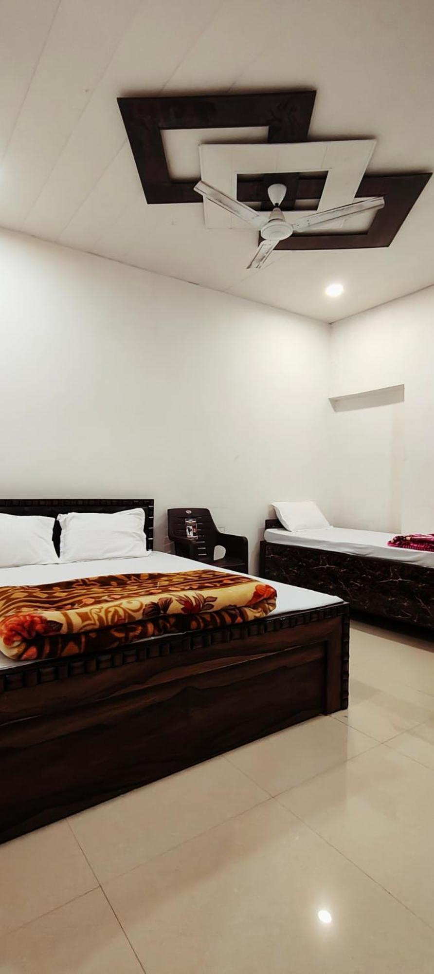 Madhuri Guest House Varanasi Exterior photo